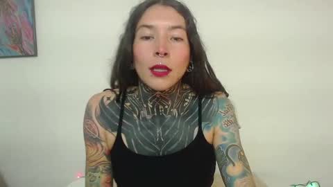 Snapshot of eimytatto_ chatting on 01.05.25 Carla online show from 01.05.25