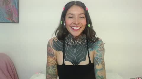 Snapshot of eimytatto_ chatting on 01.11.25 Carla online show from 01.11.25