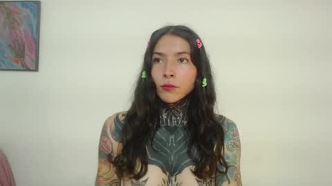 Snapshot of eimytatto_ chatting on 01.11.25 Carla online show from 01.11.25
