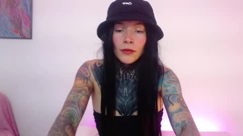 Snapshot of eimytatto_ chatting on 01.18.25 Carla online show from 01.18.25
