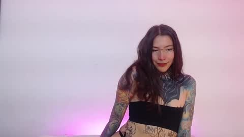 Snapshot of eimytatto_ chatting on 01.19.25 Carla online show from 01.19.25
