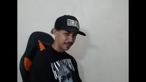 Snapshot of el_menor chatting on 07.18.26 Instagram BelowAbajo online show from 07.18.26