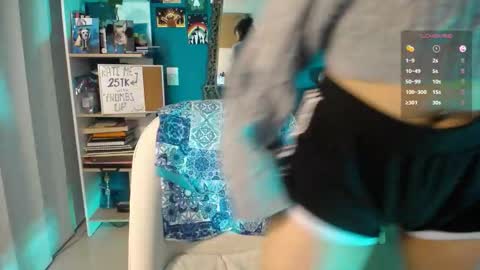 Ela  Help me reach 100 thumbs up online show from 11.10.25