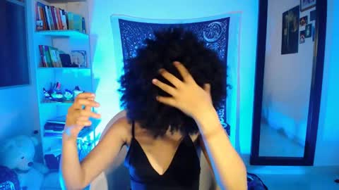 Ela  Help me reach 100 thumbs up online show from 04.02.26