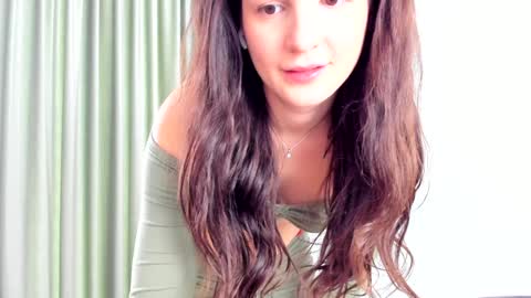 Snapshot of elaanna chatting on 01.06.25 Ela online show from 01.06.25