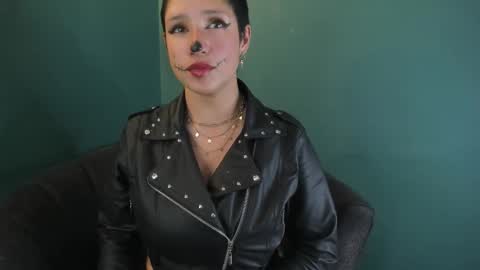 elaine87_ online show from 10.18.25