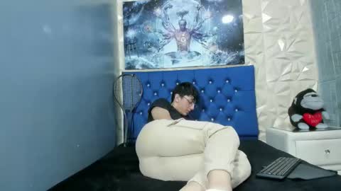 Elan Giralon online show from 03.11.26