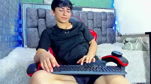 Elan Giralon online show from 04.07.26