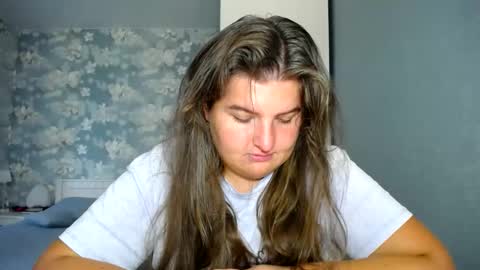 Elanis online show from 09.22.25