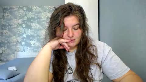Snapshot of elanis_blair chatting on 05.19.26 Elanis online show from 05.19.26