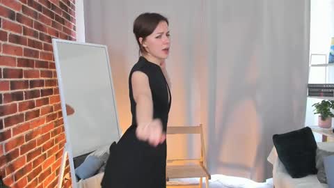 Snapshot of elannand chatting on 03.10.25 ELA 3 online show from 03.10.25