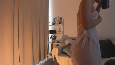 Snapshot of elannand chatting on 03.10.25 ELA 3 online show from 03.10.25