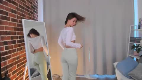 Snapshot of elannand chatting on 03.11.25 ELA 3 online show from 03.11.25