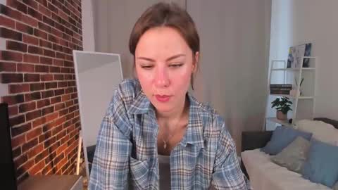 Snapshot of elannand chatting on 03.12.25 ELA 3 online show from 03.12.25