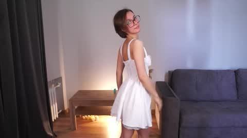 Snapshot of elannand chatting on 09.13.25 ELA 3 online show from 09.13.25