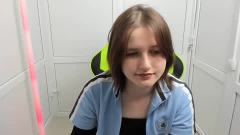 Snapshot of elara_muse chatting on 04.22.26 Evie online show from 04.22.26