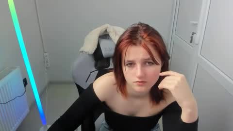 Snapshot of elara_muse chatting on 05.04.26 Evie online show from 05.04.26
