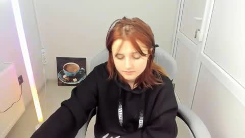 Snapshot of elara_muse chatting on 05.13.26 Evie online show from 05.13.26