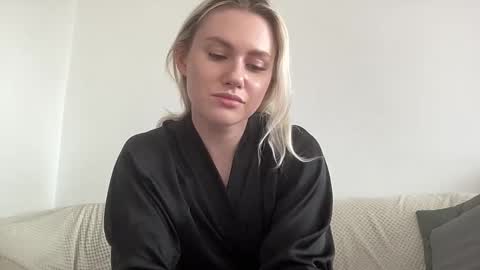 elaraluxxxe online show from 10.14.25