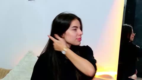 elaravennori online show from 01.08.26