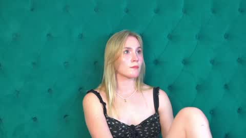Snapshot of elaravoltage chatting on 05.28.26 elaravoltage online show from 05.28.26