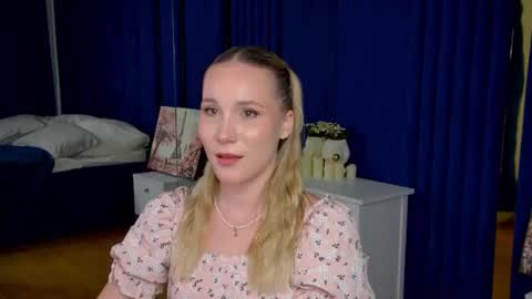 Snapshot of elaravoltage chatting on 07.18.26 elaravoltage online show from 07.18.26