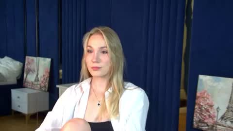 Snapshot of elaravoltage chatting on 08.02.26 elaravoltage online show from 08.02.26