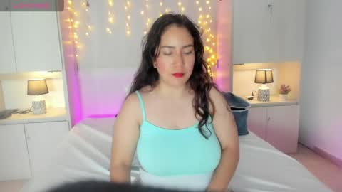 Snapshot of elarey_ chatting on 04.15.26 elarey_ online show from 04.15.26