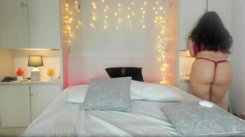 Snapshot of elarey_ chatting on 04.25.26 elarey_ online show from 04.25.26