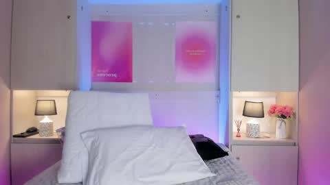 Snapshot of elarey_ chatting on 05.17.26 elarey_ online show from 05.17.26