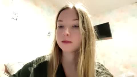 Snapshot of elaynecinco chatting on 02.20.26 MIa online show from 02.20.26