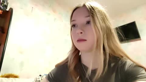 Snapshot of elaynecinco chatting on 02.27.26 MIa online show from 02.27.26