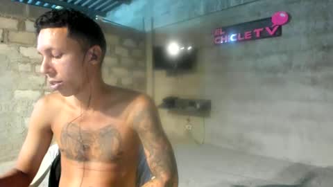 Snapshot of elchicletv chatting on 12.17.24 El CHICLE TV - SHOW online show from 12.17.24