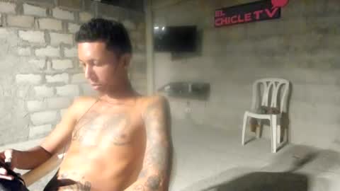 Snapshot of elchicletv chatting on 12.23.24 El CHICLE TV - SHOW online show from 12.23.24