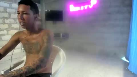 Snapshot of elchicletv chatting on 12.23.24 El CHICLE TV - SHOW online show from 12.23.24