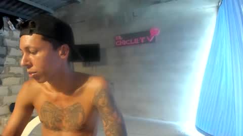 Snapshot of elchicletv chatting on 01.11.25 El CHICLE TV - SHOW online show from 01.11.25