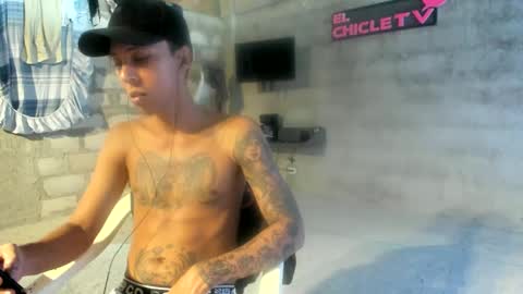 Snapshot of elchicletv chatting on 01.12.25 El CHICLE TV - SHOW online show from 01.12.25