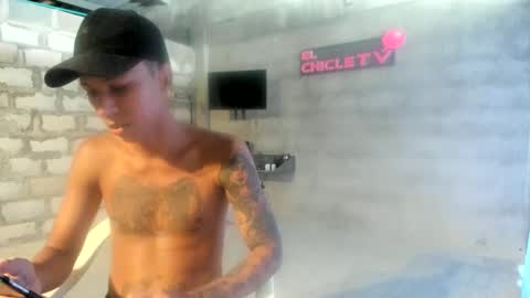 Snapshot of elchicletv chatting on 01.27.25 El CHICLE TV - SHOW online show from 01.27.25