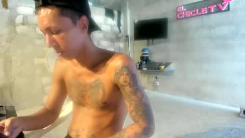 Snapshot of elchicletv chatting on 02.10.25 El CHICLE TV - SHOW online show from 02.10.25