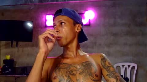 Snapshot of elchicletv chatting on 02.26.25 El CHICLE TV - SHOW online show from 02.26.25