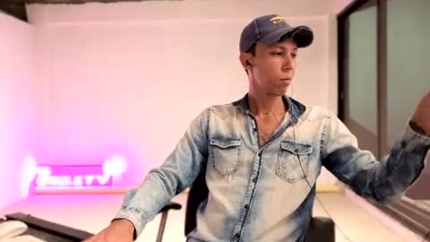 Snapshot of elchicletv chatting on 09.13.25 El CHICLE TV - SHOW online show from 09.13.25