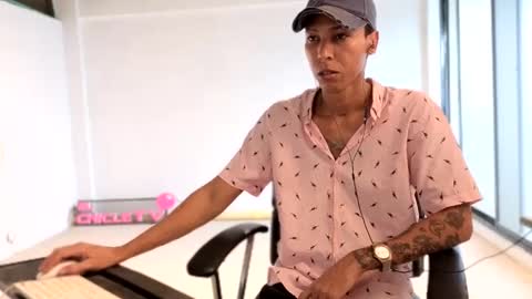 Snapshot of elchicletv chatting on 09.14.25 El CHICLE TV - SHOW online show from 09.14.25