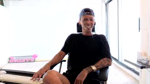 Snapshot of elchicletv chatting on 09.16.25 El CHICLE TV - SHOW online show from 09.16.25