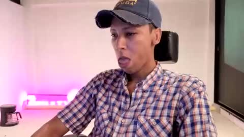 Snapshot of elchicletv chatting on 09.23.25 El CHICLE TV - SHOW online show from 09.23.25