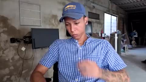 Snapshot of elchicletv chatting on 09.23.25 El CHICLE TV - SHOW online show from 09.23.25