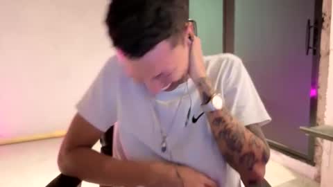 Snapshot of elchicletv chatting on 09.30.25 El CHICLE TV - SHOW online show from 09.30.25