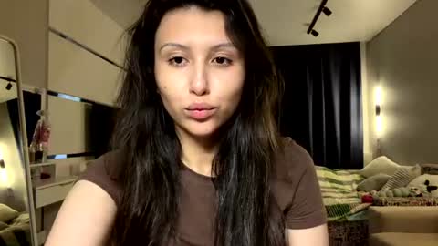 Snapshot of eleanorefrens chatting on 06.25.26 Alice online show from 06.25.26