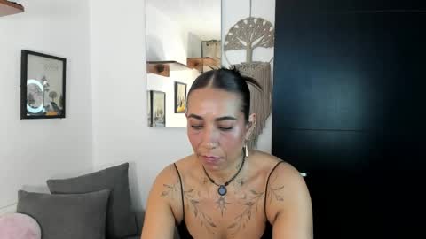 Snapshot of electra_hunt chatting on 05.30.26 Electra- Please help me reach 100 likes online show from 05.30.26