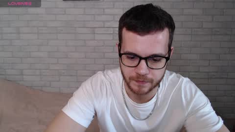 Snapshot of electric_smile chatting on 04.27.26 Alex online show from 04.27.26