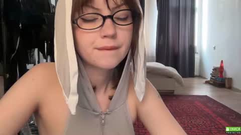 Snapshot of electric_woman chatting on 07.14.26 Aleksa online show from 07.14.26